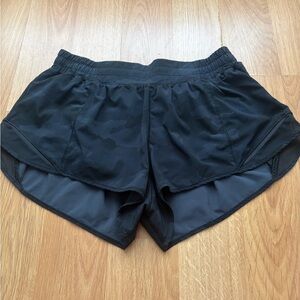 Lululemon Hotty Hot shorts 2.5” size 10